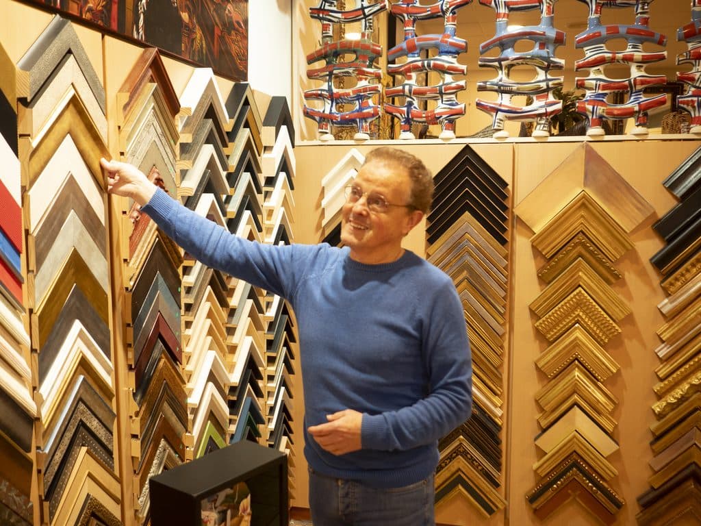 Muestrario de molduras para decorar el hogar en Santiago
