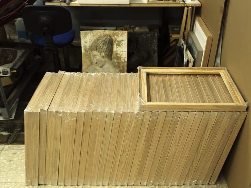 Serie de marcos a medida preparados para una exposición en Santiago de Compostela