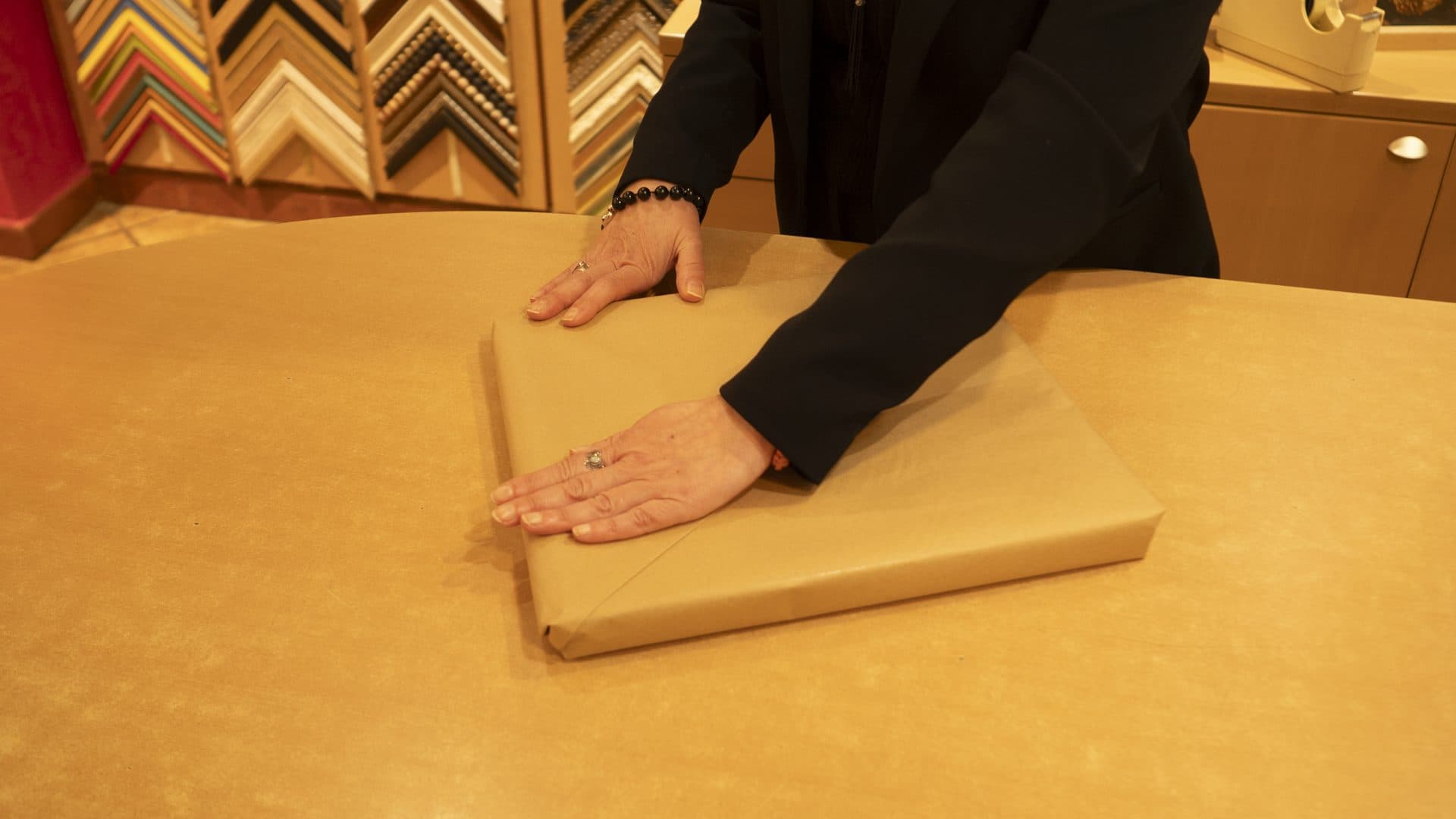 Preparación de un cuadro para el servicio de entrega a domicilio en Santiago de Compostela